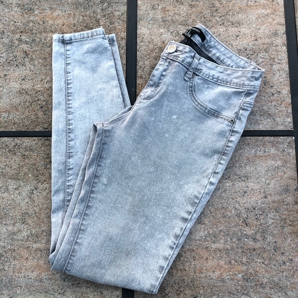 f21 gray acid wash skinny jeans - Picture 2 of 4